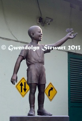 Statue
of the Boy Barack Obama (Barry Sutoro), Jakarta, Indonesia, Photographed
by Gwendolyn Stewart c. 2015; All Rights Reserved